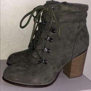 Brand new in box ! hunter green boots